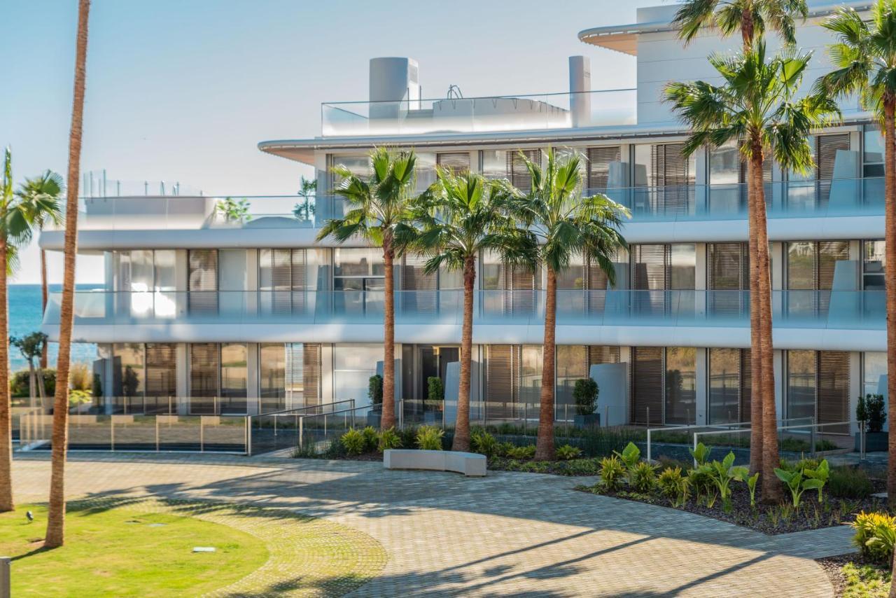 Vacation Marbella: Beachfront With Luxury Amenities Apartment Estepona