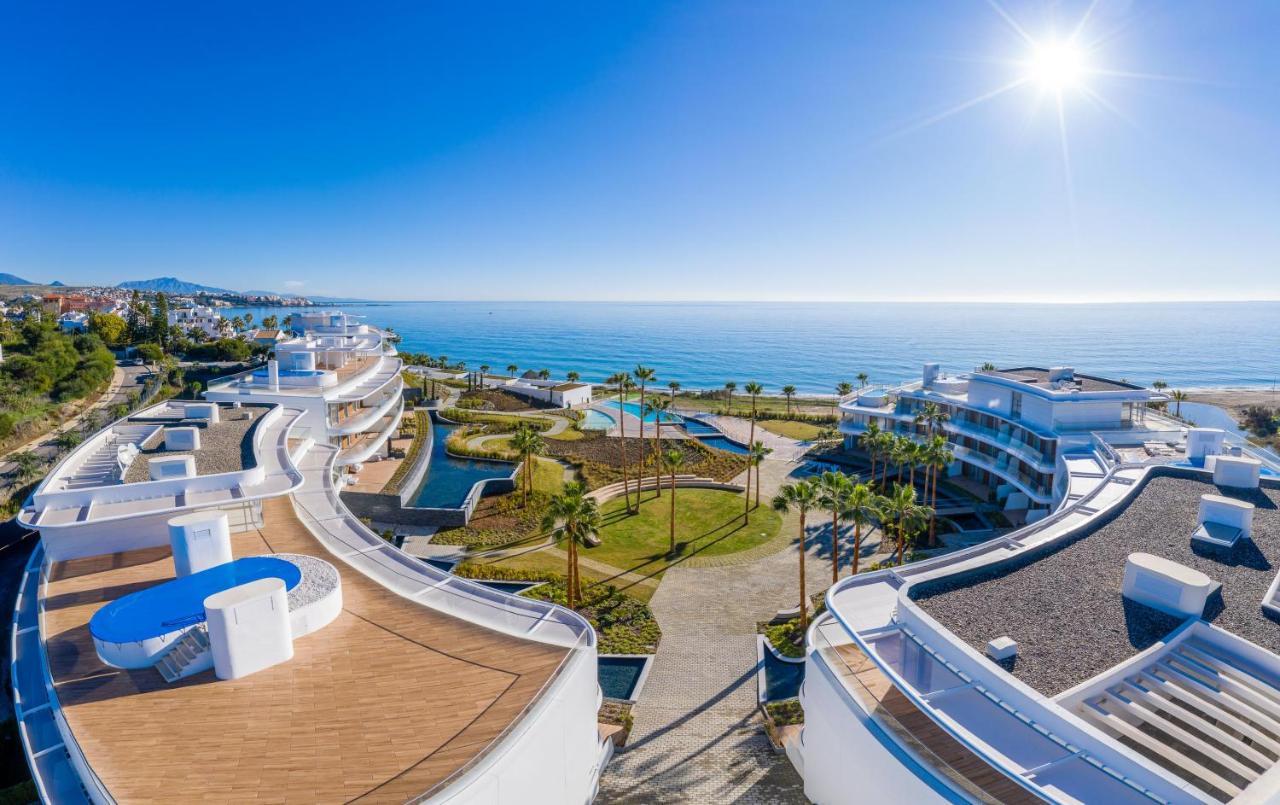Vacation Marbella I Live On The Edge Of The Sea, New Beachfront Condo, Padel Courts, Gym, Sauna, Luxury And 24-7 Security Appartamento Estepona