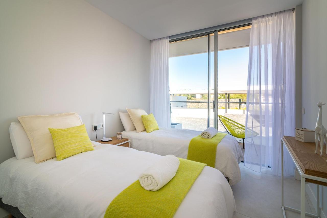 Vacation Marbella I Live On The Edge Of The Sea, New Beachfront Condo, Padel Courts, Gym, Sauna, Luxury And 24-7 Security Appartamento