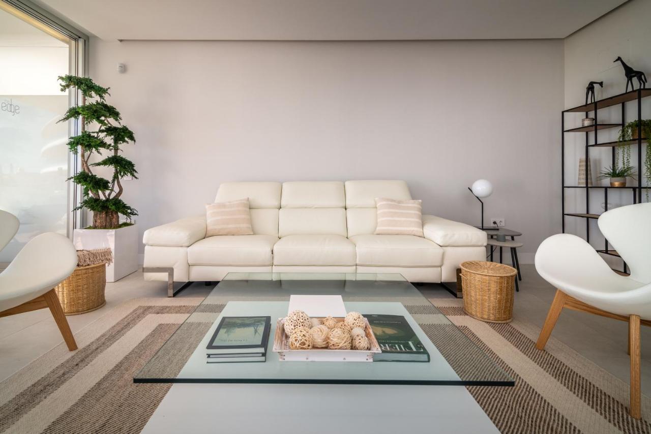 Vacation Marbella I Live On The Edge Of The Sea, New Beachfront Condo, Padel Courts, Gym, Sauna, Luxury And 24-7 Security Appartamento *