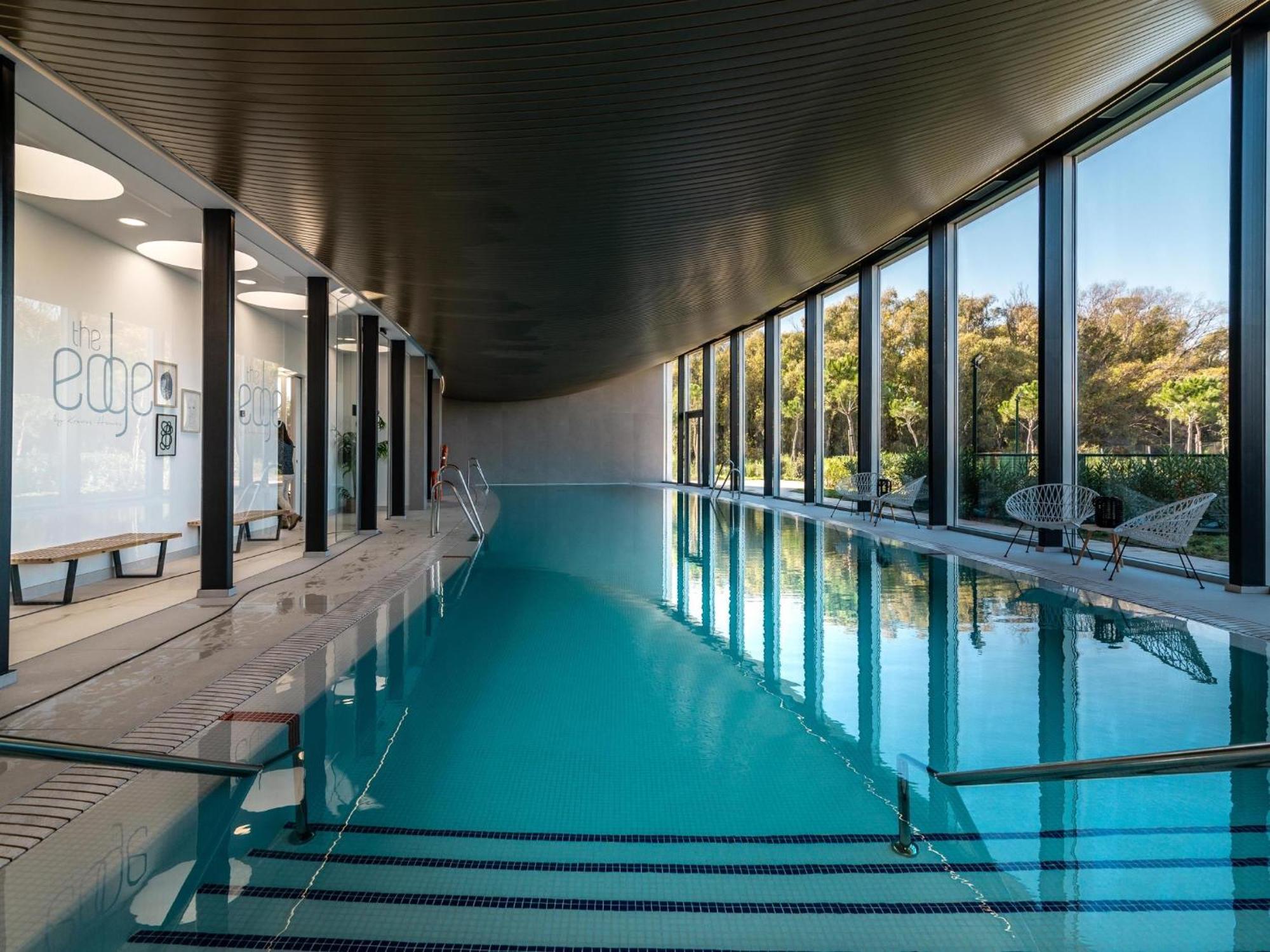 Vacation Marbella I Live On The Edge Of The Sea, New Beachfront Condo, Padel Courts, Gym, Sauna, Luxury And 24-7 Security Appartamento *