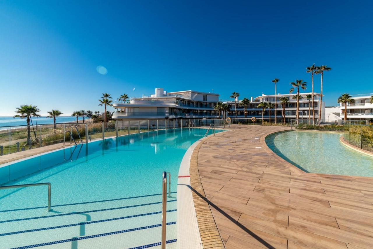 Vacation Marbella: Beachfront With Luxury Amenities Apartment *